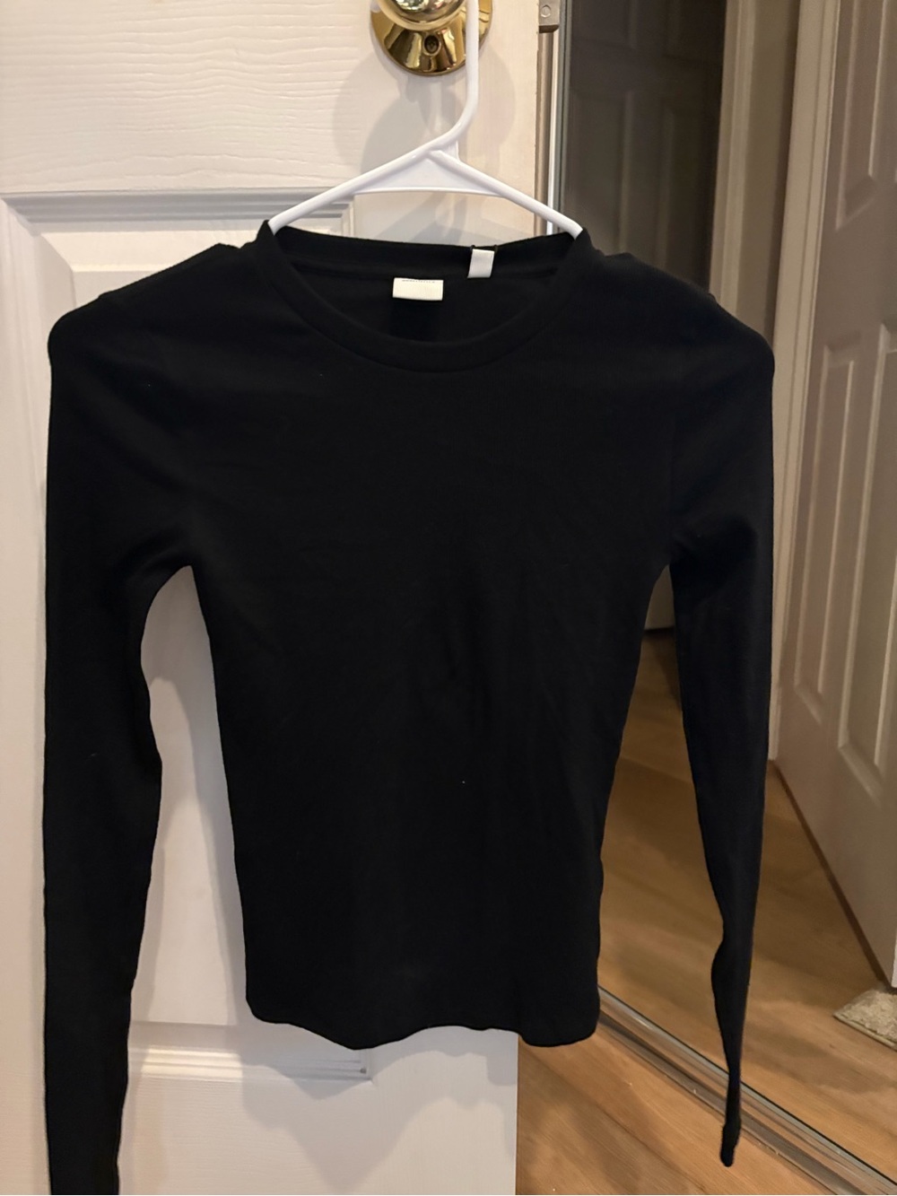 Aritzia Black Long-Sleeve Crew Tee